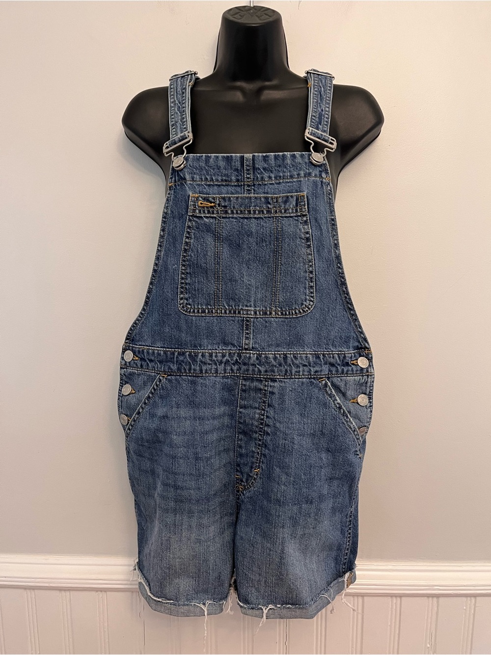 GAP Classic Medium Wash Denim Shortalls Cuffed Hem, Size Small Petite